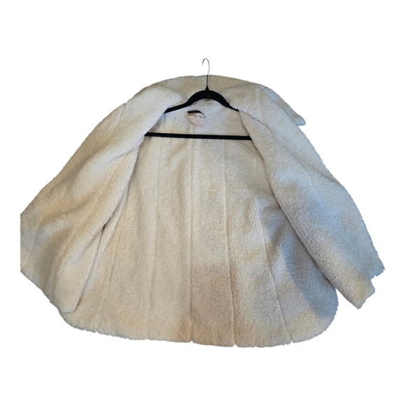 We The Free Cream and Black Puffer Jacket - Picture 8 of 10